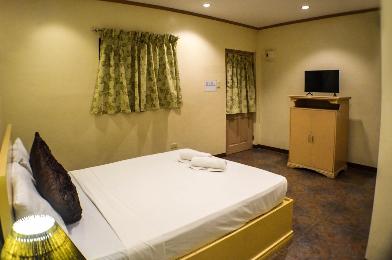 Subic Waterfront Resort And Hotel Buitenkant foto