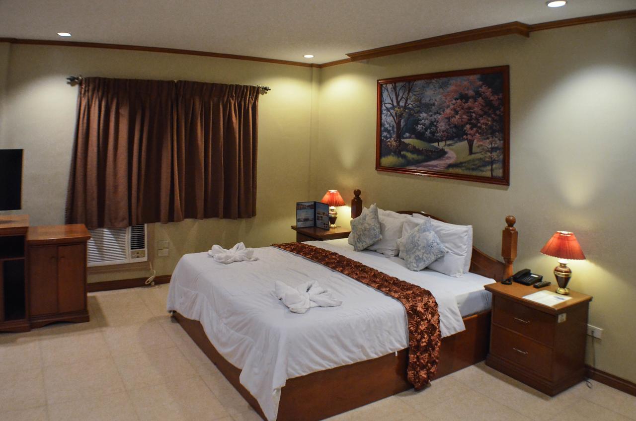 Subic Waterfront Resort And Hotel Buitenkant foto