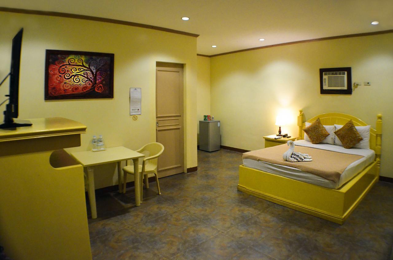 Subic Waterfront Resort And Hotel Buitenkant foto