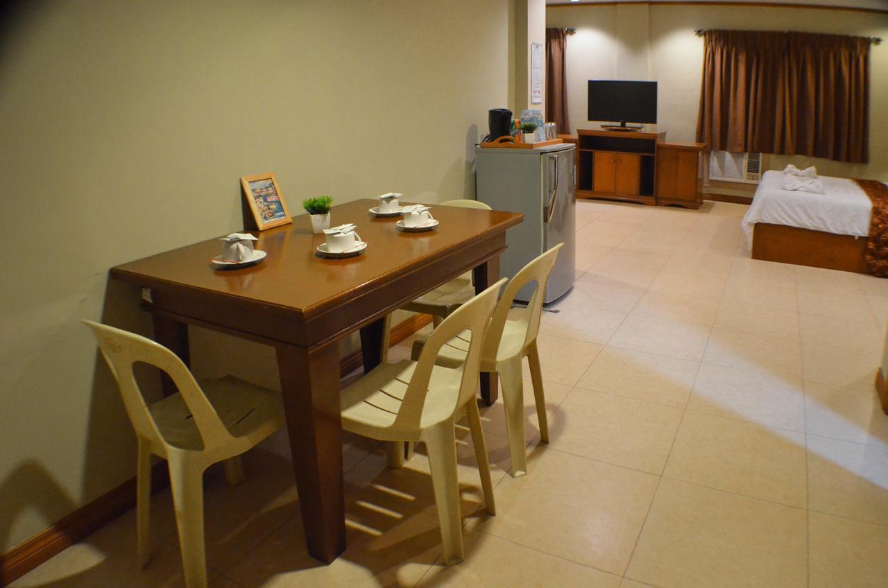 Subic Waterfront Resort And Hotel Buitenkant foto