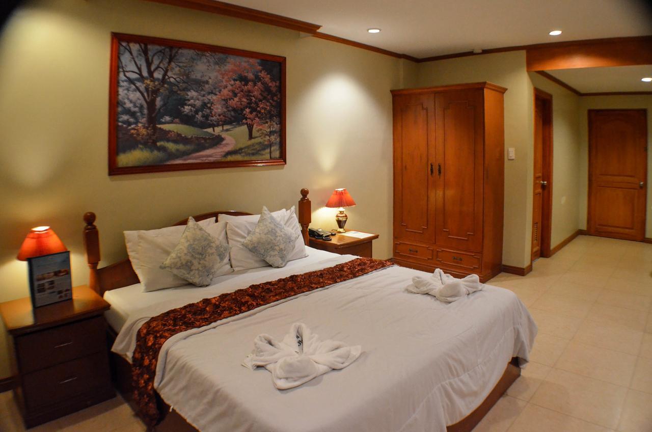 Subic Waterfront Resort And Hotel Buitenkant foto