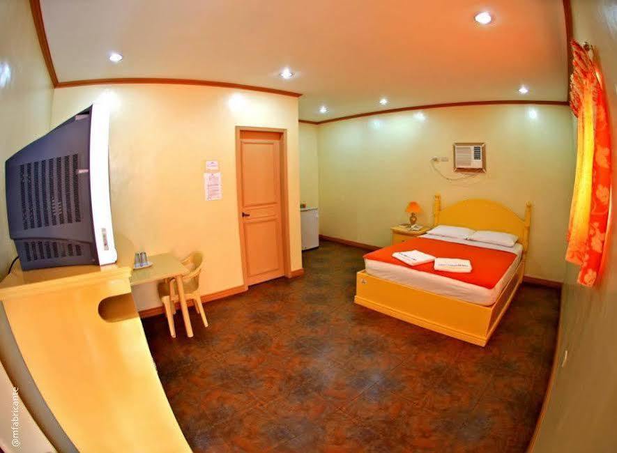 Subic Waterfront Resort And Hotel Buitenkant foto
