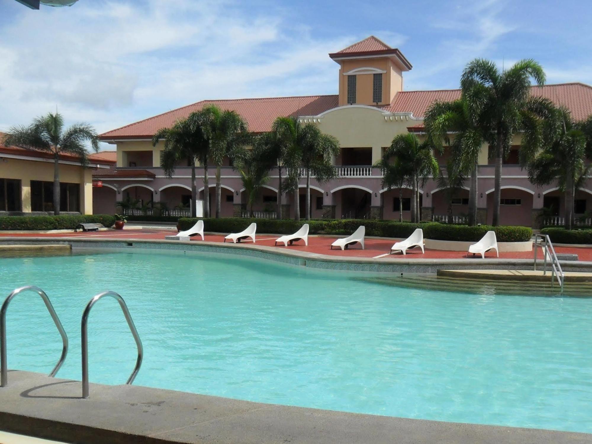 Subic Waterfront Resort And Hotel Buitenkant foto