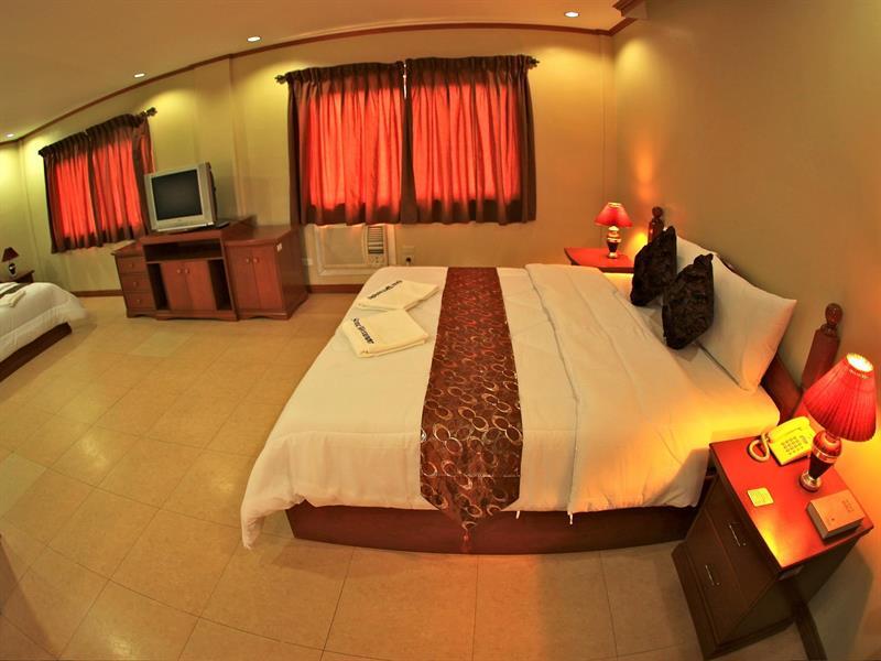Subic Waterfront Resort And Hotel Buitenkant foto